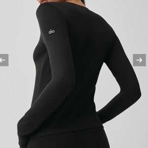 ALO Yoga Women's Sleek Black Long Sleeve Tee